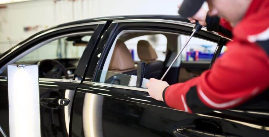 martelinho-de-ouro profissional prestando serviço de martelinho de ouro